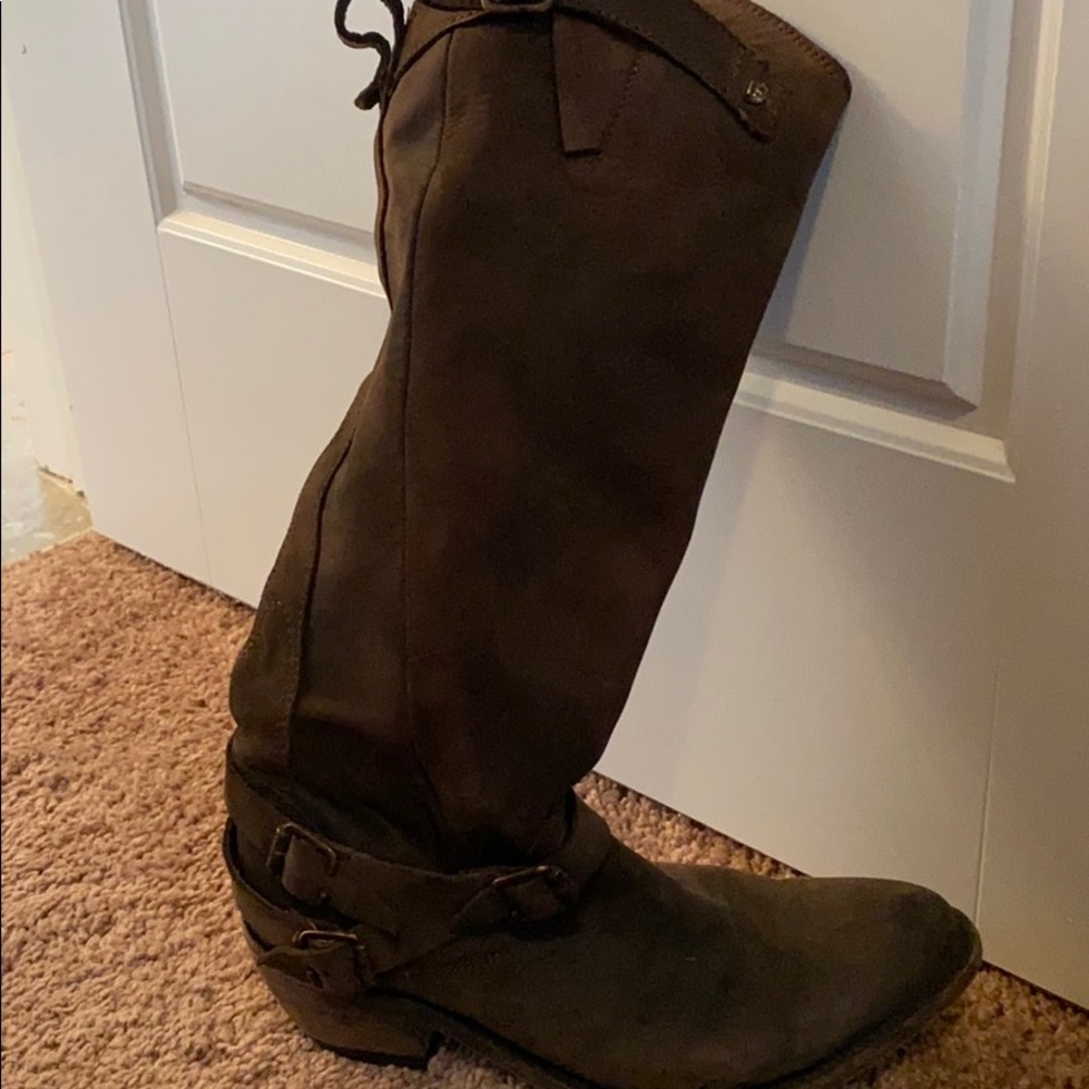 Boots - Picture 2 of 7